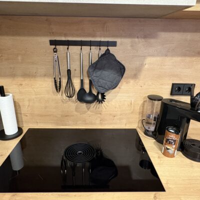 Küche mit Induktionskochfeld